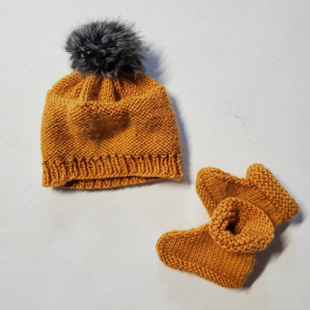 Knitted Hat + Booties Mustard + black